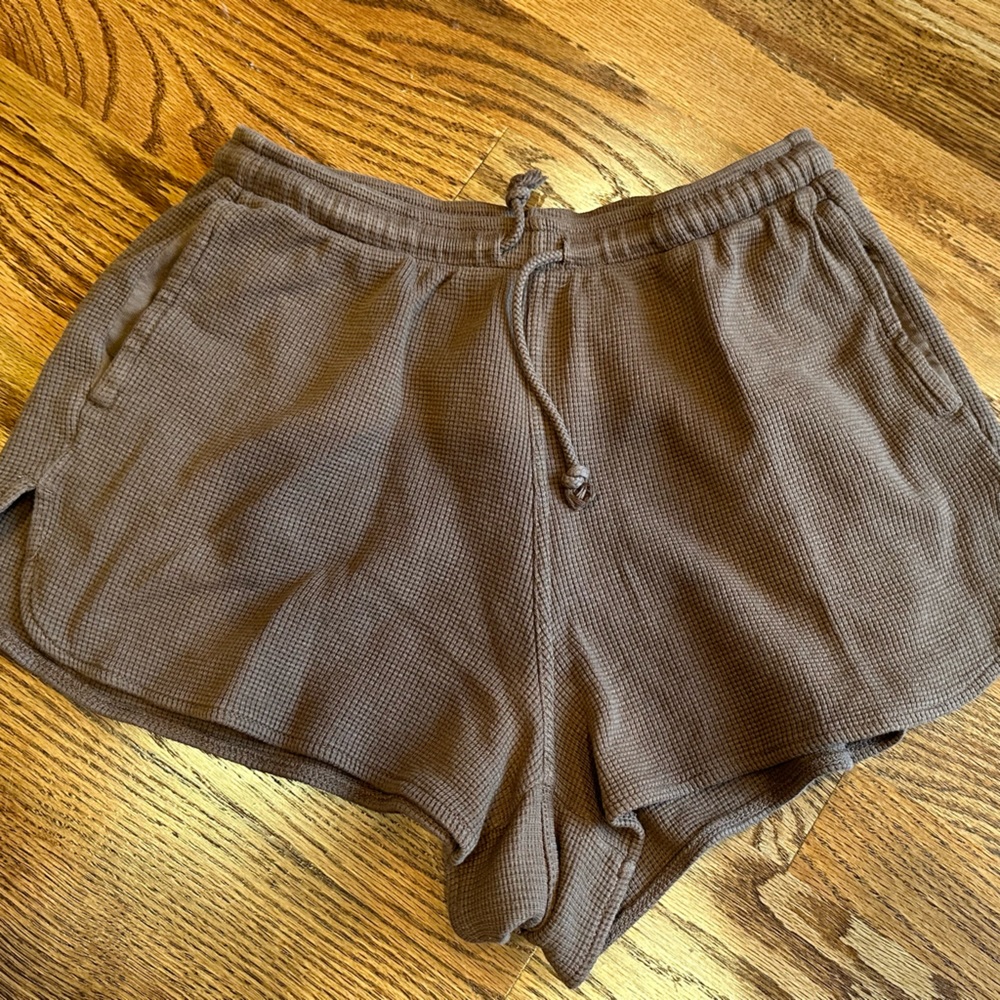 BRANDY MELVILLE WAFFLE KNIT SHORTS